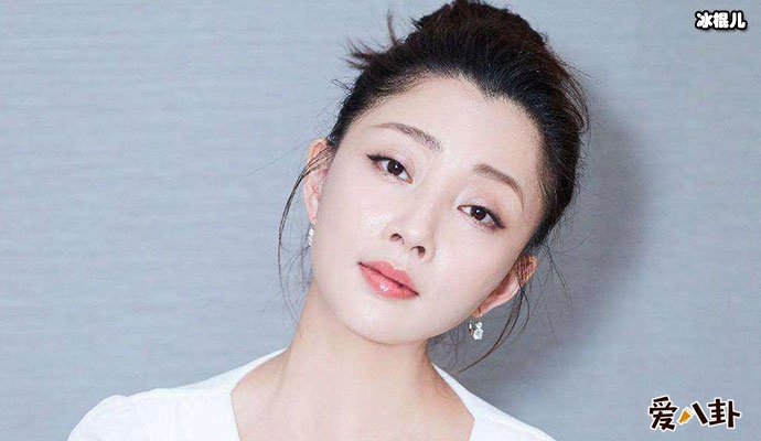 殷桃的嘴巴怎么了