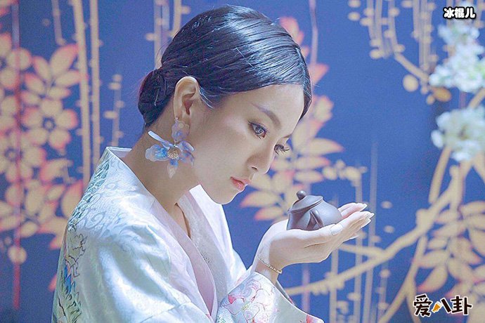 胡灵整容的原因