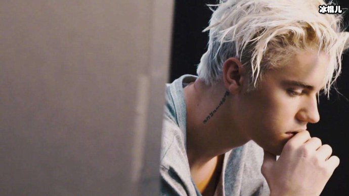 比伯房间遭陌生女子闯入