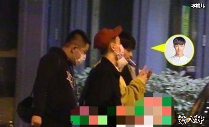 张艺兴抽烟照片