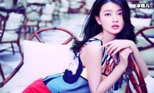 《欢乐颂》里的乔欣其父母是做什么的？