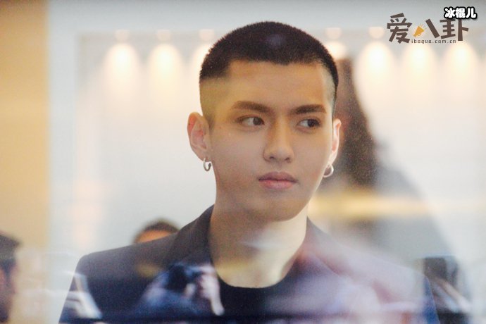 鹅厂给吴亦凡买热搜