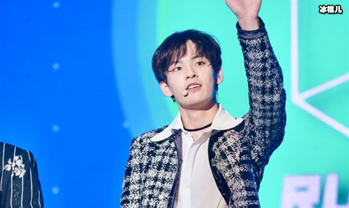 UNINE姚明明舞台照