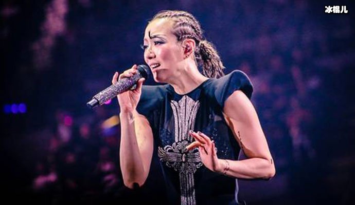 郑秀文泪洒演唱会