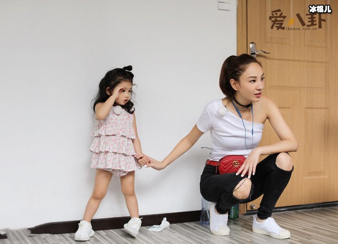 郑希怡和女儿