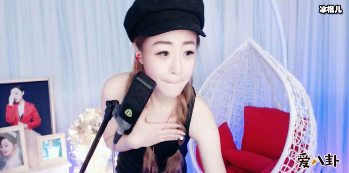 抖音网红苏谭谭直播唱歌