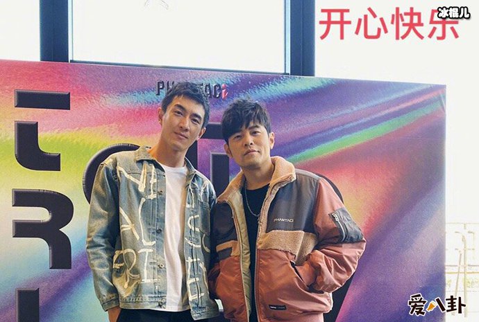 林更新偷瞄周杰伦