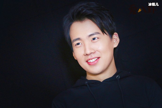 郭麒麟和弟弟相差十九岁