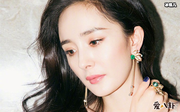 杨幂再陷整容疑云