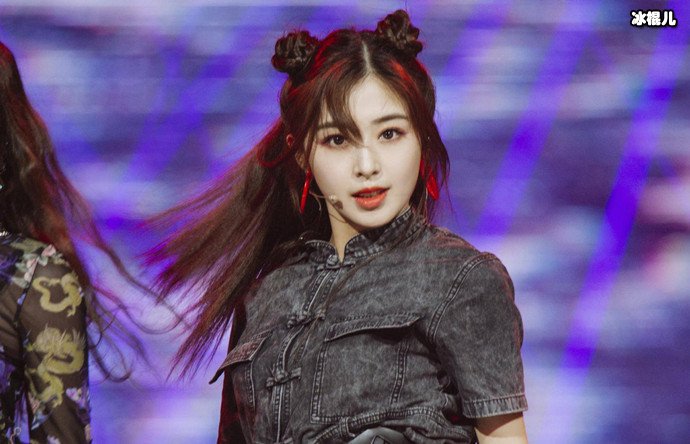 张含韵凭借浪姐节目翻红