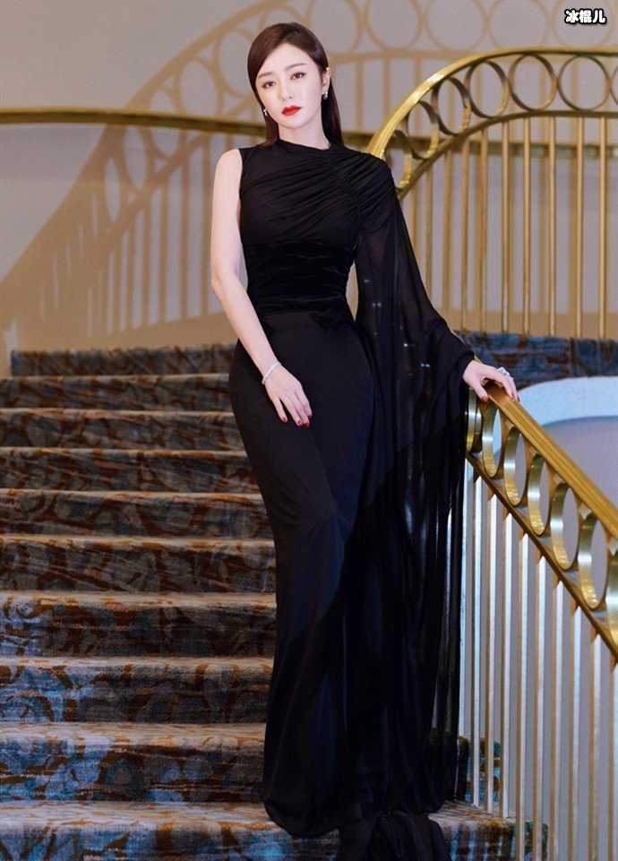 秦岚出席颁奖典礼图片