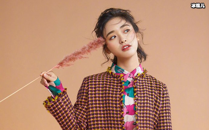 沈月和郑爽抢资源是怎么回事