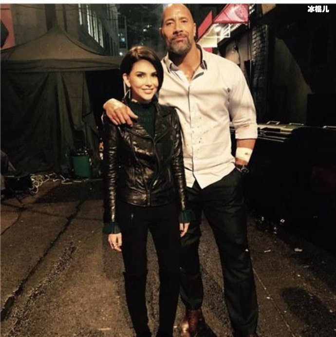 昆凌巨石强森合作《摩天大楼》