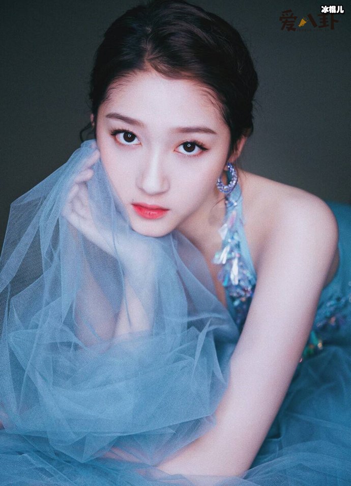 关晓丹到底是不是关晓彤亲姐