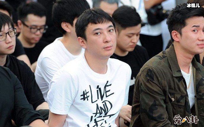 王思聪出席活动照