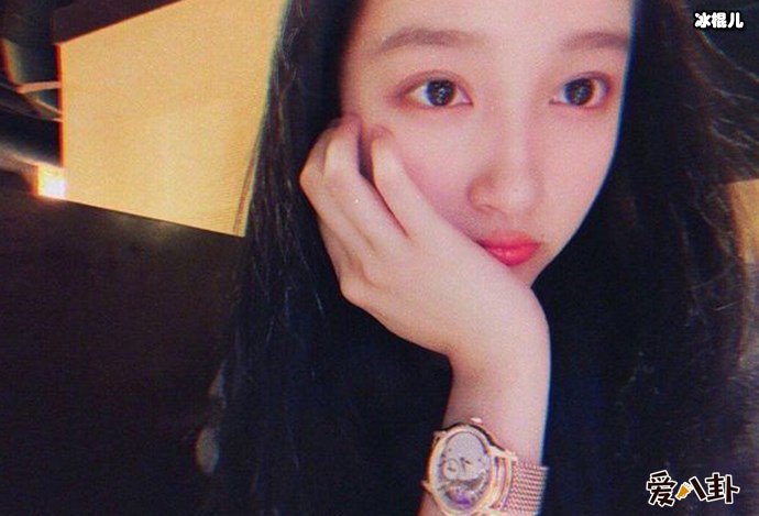 关晓彤晒出价值37万的表