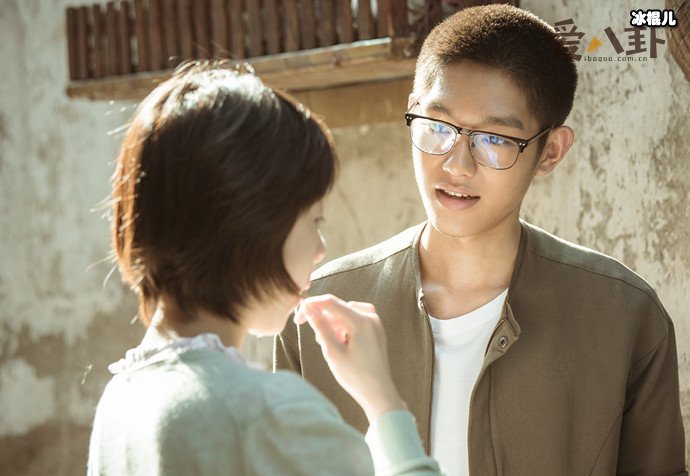 王锵《阳台上》