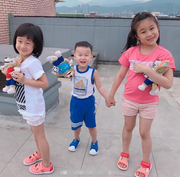 姐妹花香香蜜蜜和弟弟