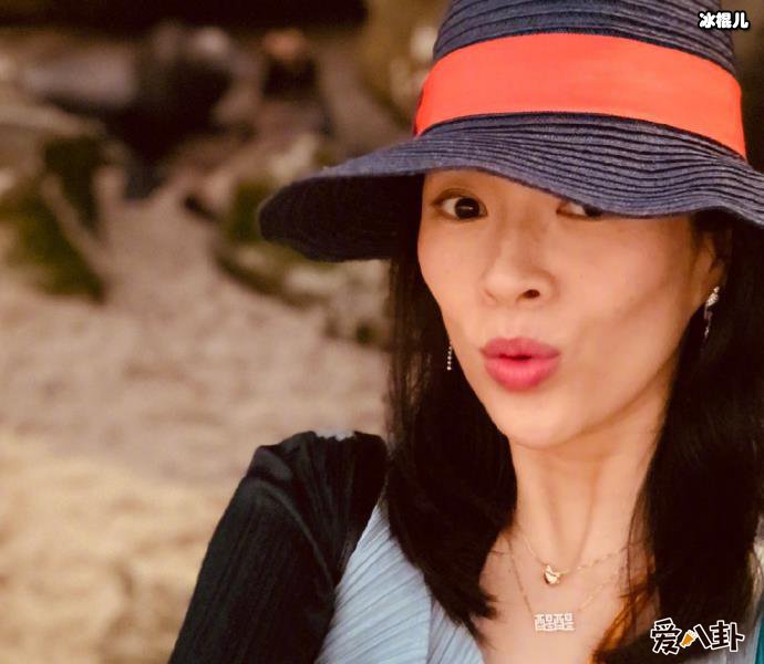 章子怡与醒醒同游