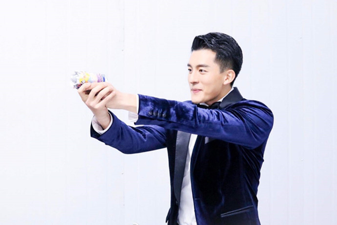 孙艺洲吹不灭蜡烛笑出鸡叫