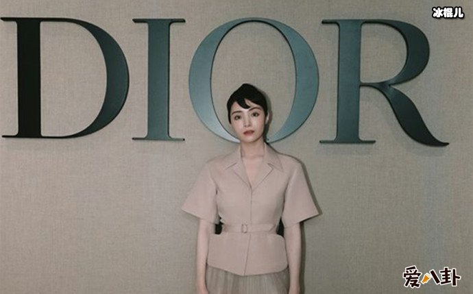 麦迪娜巴黎时装周造型