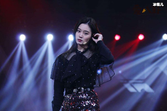 黄子韬徐艺洋暧昧互动引发网友围观