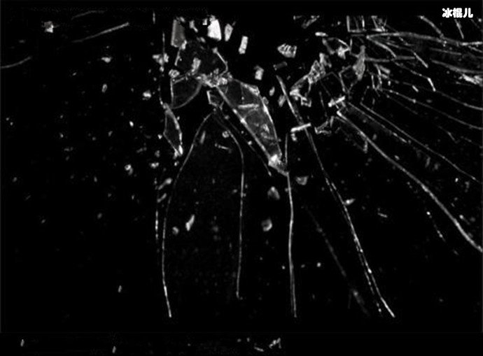 受过的伤就像玻璃碎片