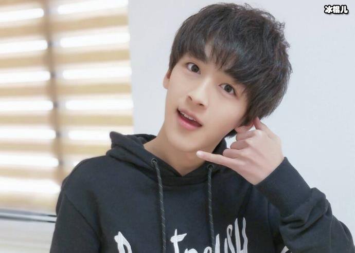 何洛洛以前是tf的吗