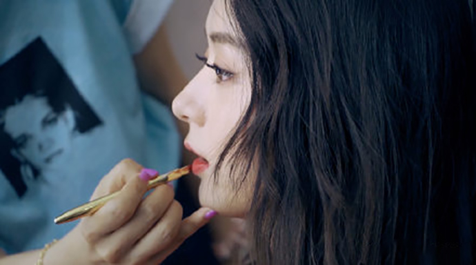 赵丽颖复工侧颜美出新高度