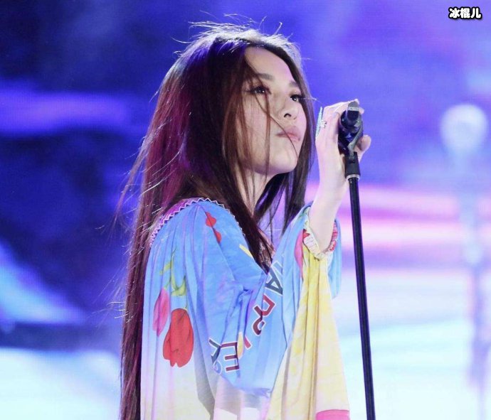 田馥甄身穿床单依旧美丽