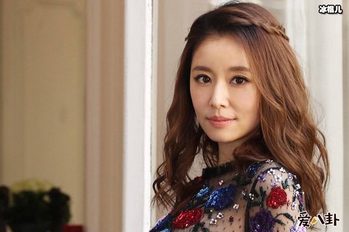 林心如回应全家出游