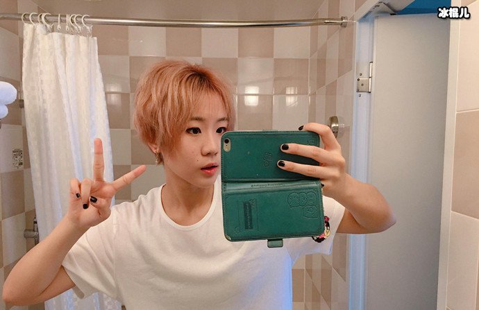 窦唯小女儿窦佳媛