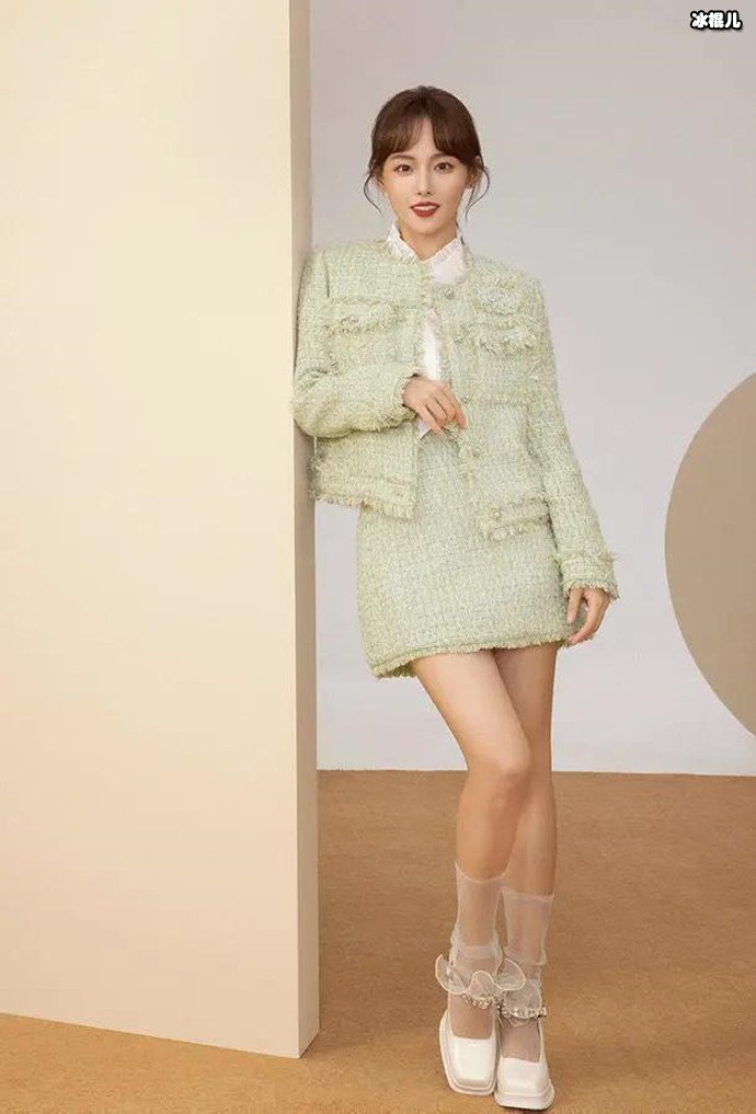 张嘉倪牛油果小香风套装