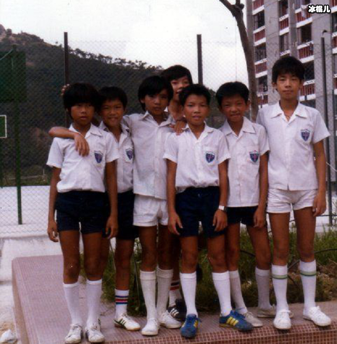 陈小春小时候照片，最高那个就是他