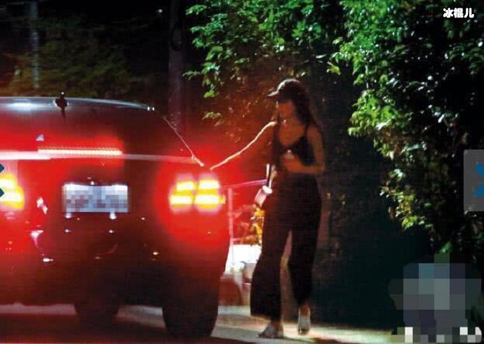 王大陆酒吧门口送别女友