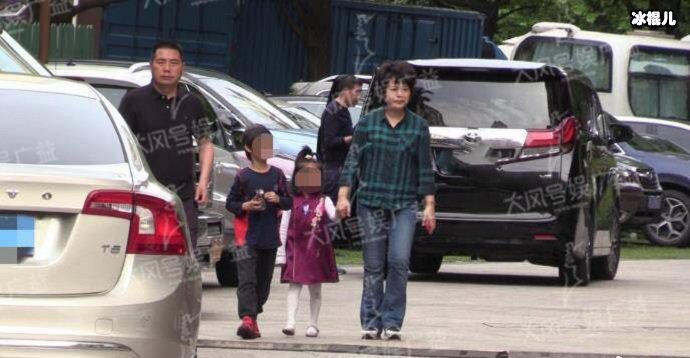 小花和等等来探班