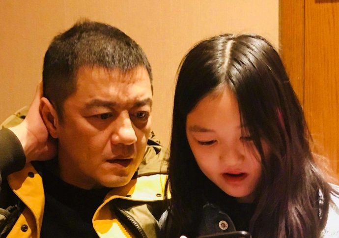 李嫣与闺蜜拍写真