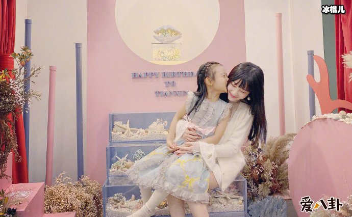 李小璐为甜馨庆生