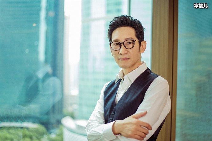 实力派男演员王劲松