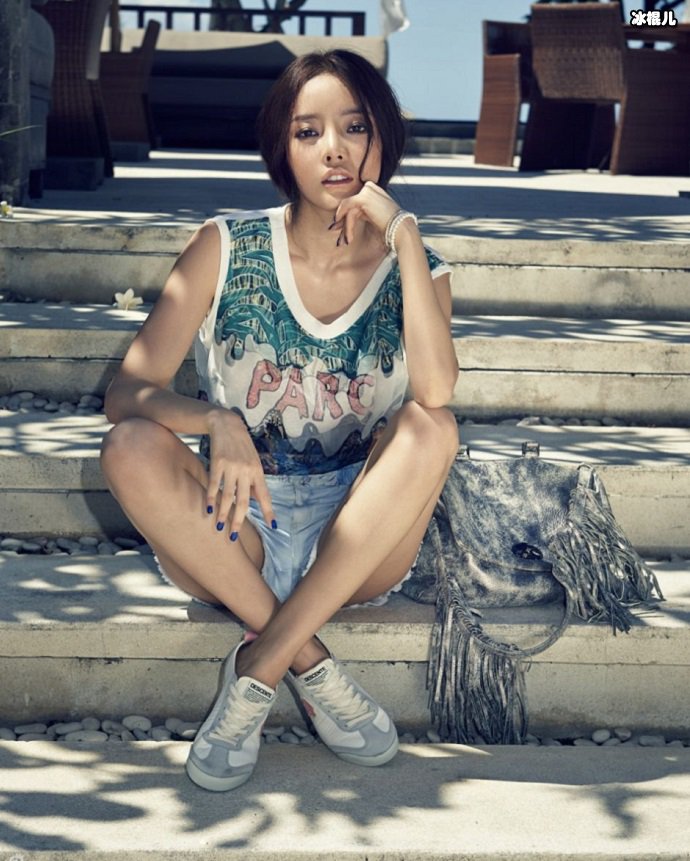 具荷拉海报照片