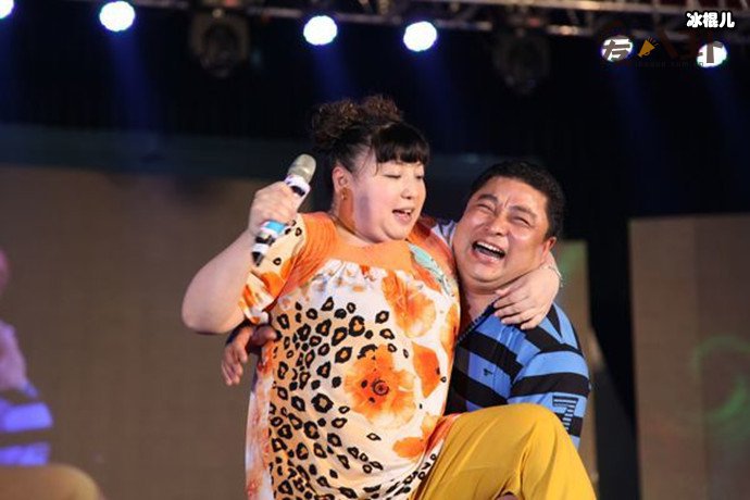 笑星何晶晶得抑郁症疯了？