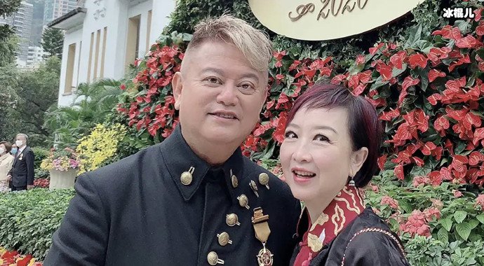 陈百祥与妻子合影