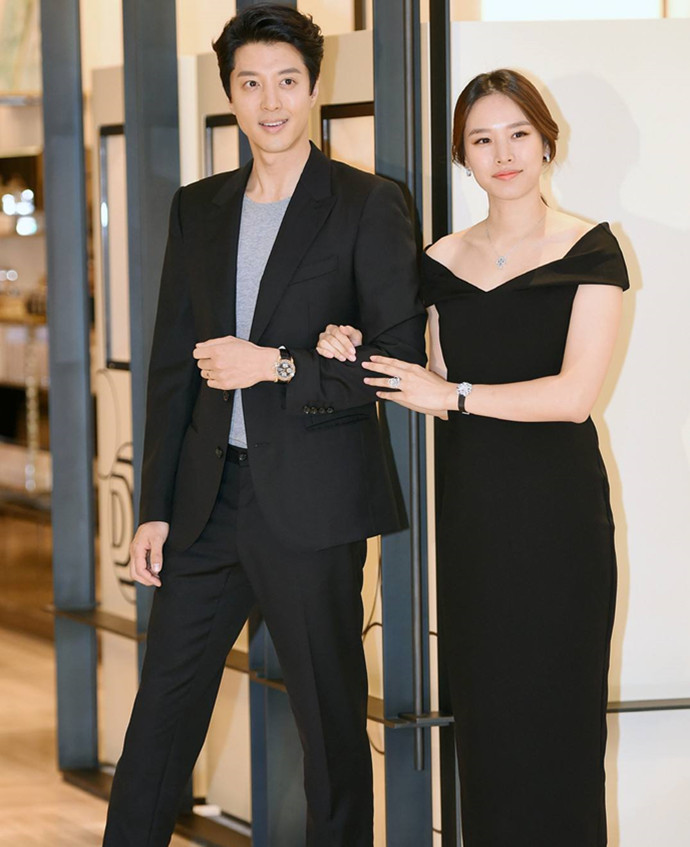 李东健与妻子赵胤熙