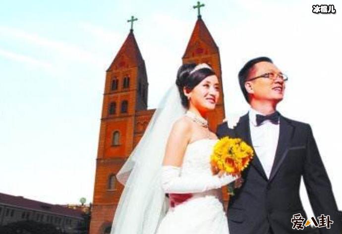 傅淼与老公结婚照