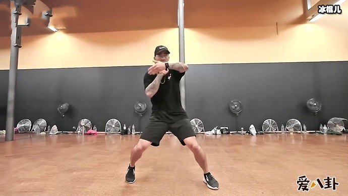 何展成有哪些八卦