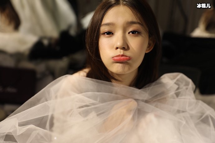 林允转战话剧圈企图洗白