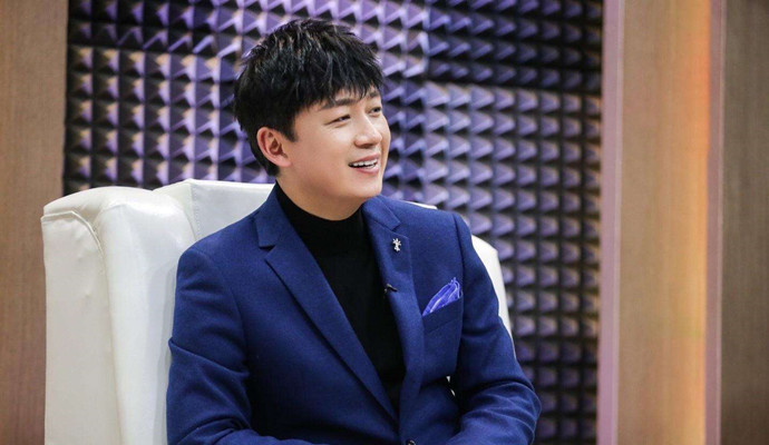 潘粤明睡前练书法有几层意思