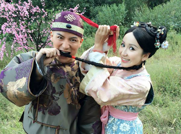 娄艺潇大方在魏千翔身边撒娇是怎么回事