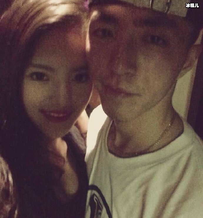 Jonyj和女友6年前合照