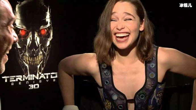 龙妈采访时失控的表情